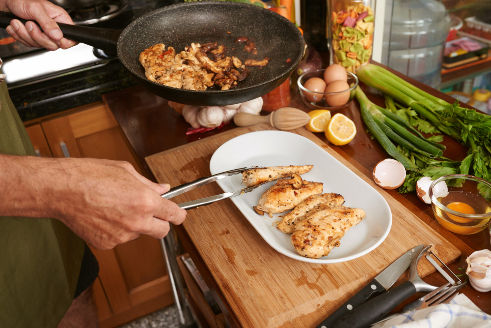chicken-chest-from-teflon-pan อกไก่ย่างจากกระทะเทฟล่อน